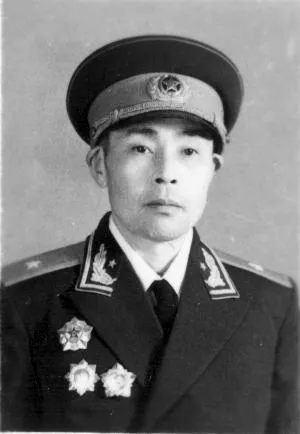 少将何志远